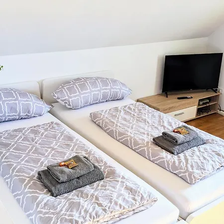 Moderne Einliegerwohnung Am Wald 아파트 랑엔펠트