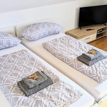 Moderne Einliegerwohnung Am Wald 아파트